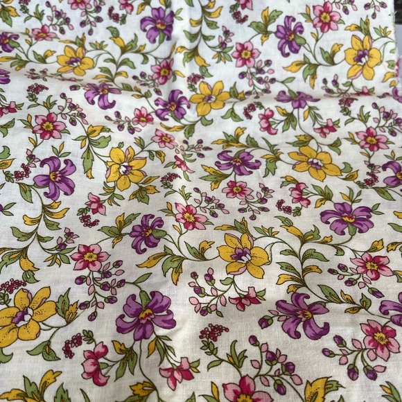 Fabric - Spring Flowers - Picture 2 of 2